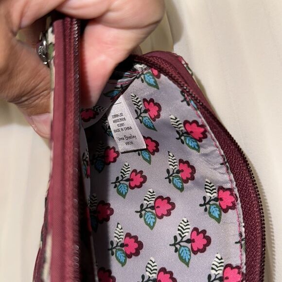 Vera Bradley Bordeaux Blooms Burgundy Large Quilted Floral Wristlet RFID Wallet - Picture 10 of 12
